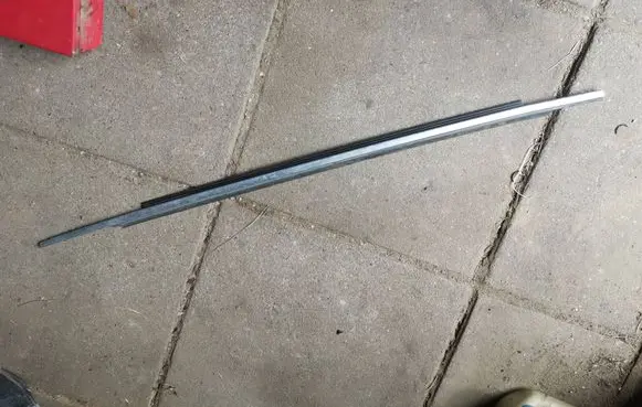Volvo XC90 Front door glass trim molding 