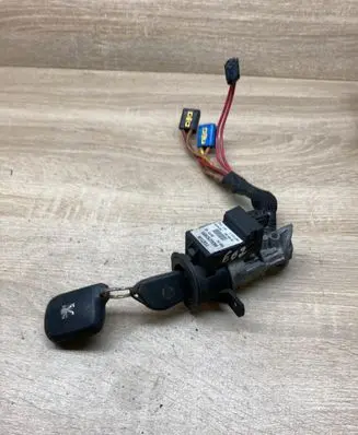 Peugeot 607 Ignition lock 9635262680 28185160