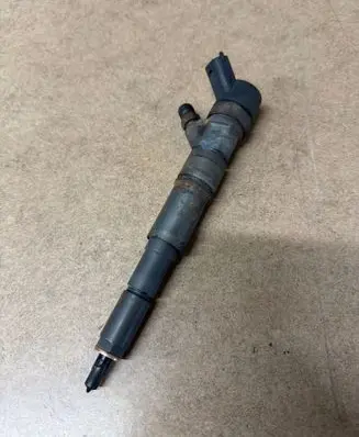 BMW 5 E39 Fuel injector 7785984