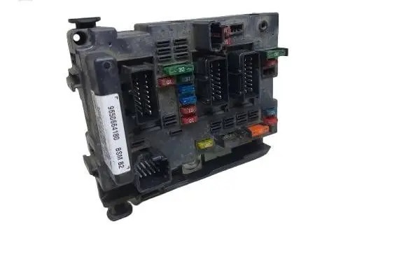 Peugeot 307 Fuse module 9650664180