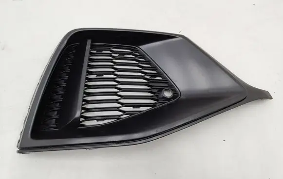 Audi Q8 Front bumper lower grill 4m8807682A