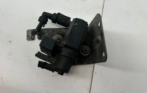 BMW 5 E60 E61 Turbo solenoid valve 70206301 08T008 780539101
