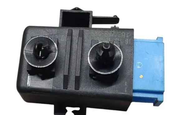 Volkswagen Transporter - Caravelle T5 Seat heating relay 5K0959772A