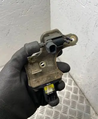 Toyota Avensis T220 Turbo solenoid valve 2570264010