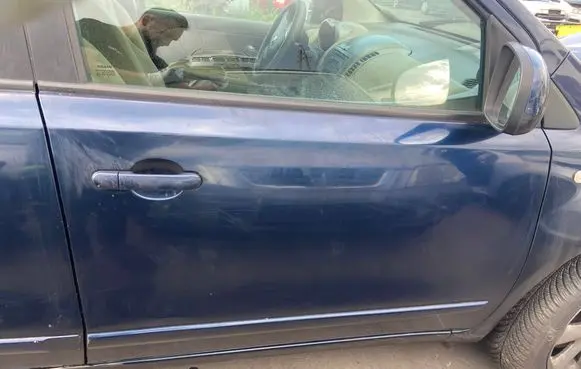 Nissan Note (E11) Front door