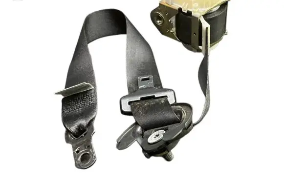 BMW X3 E83 Front seatbelt S23400712074 04B252GB02955