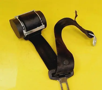 Rear seatbelt