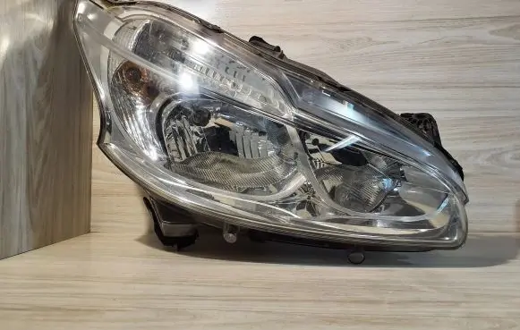 Peugeot 208 Headlight/headlamp 9802221280