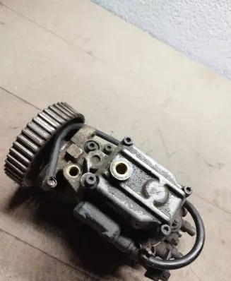 Audi A4 S4 B5 8D Fuel injection high pressure pump 36800375063