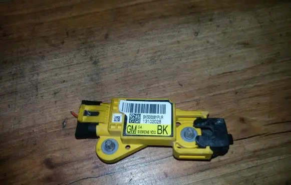 Ford Focus Airbag deployment crash/impact sensor bks0008ypur 13102028