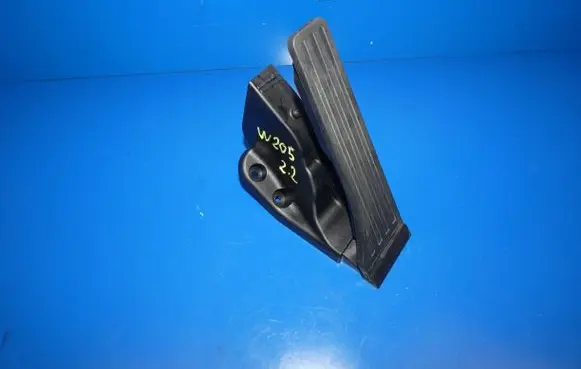 Mercedes-Benz C W205 Accelerator throttle pedal A2053000004 230315 0642