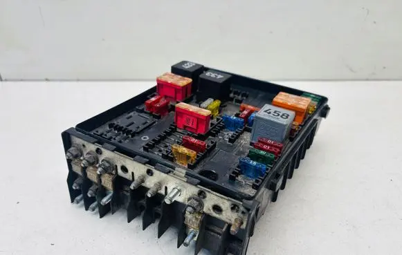 Volkswagen Touran I Fuse module 1K0937124K