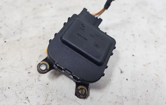 Audi A3 S3 8L Air flap motor/actuator 8D2820511C