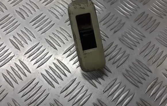 Nissan Primera Quarter vent window switch 25411-AV600