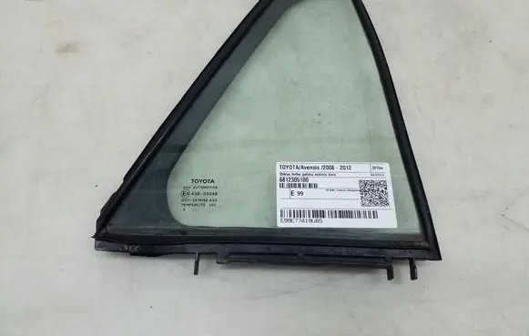 Toyota Avensis T270 Rear vent window glass 6812305100