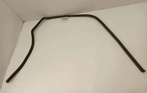 Mercedes-Benz COMPAKT W115 Rear door rubber seal (on body) 