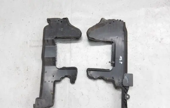 Nissan Qashqai Intercooler air guide/duct channel 21558HV20A 21559HV20A