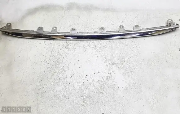 Front bumper lip