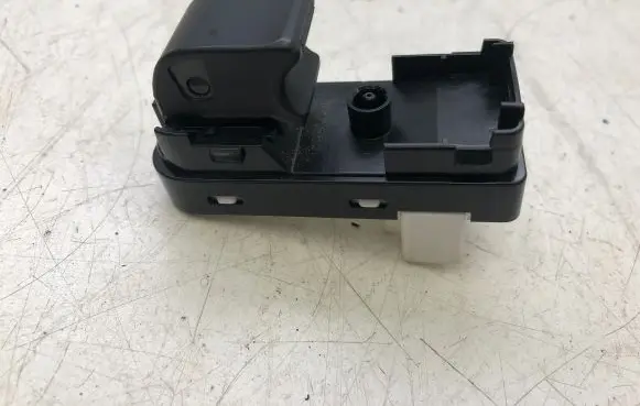 Mazda 3 III Electric window control switch KD3566370