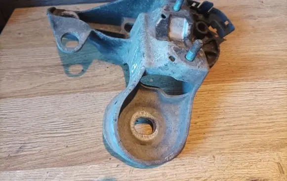 Audi A6 S6 C5 4B Engine mounting bracket 4B0199352B