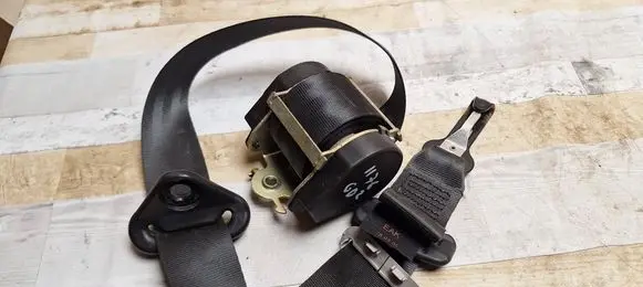 Peugeot 807 Rear seatbelt 040145