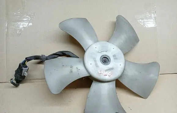 Suzuki Swift I Electric radiator cooling fan