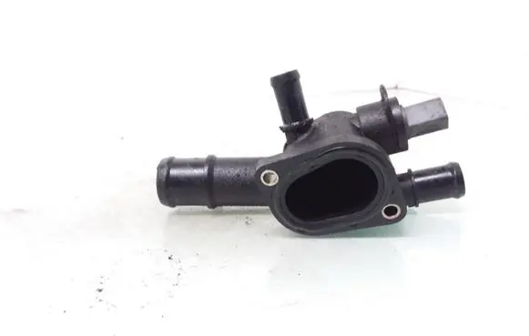 Volkswagen Touran I Engine coolant pipe/hose 038121132D
