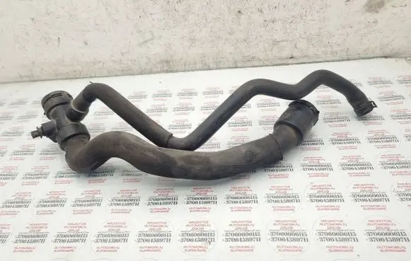 Audi A4 S4 B7 8E 8H Engine coolant pipe/hose 8E0121049L