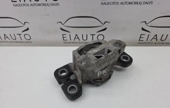 Volvo S60 Engine mount bracket