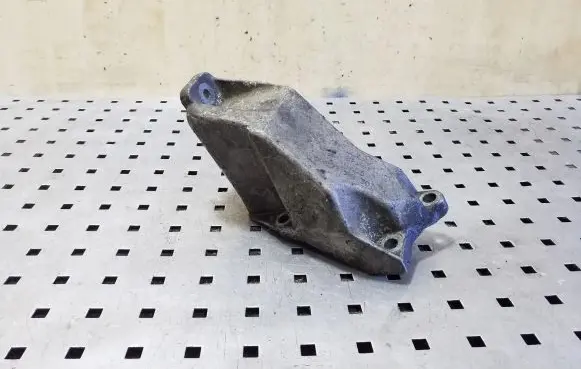 Audi A6 S6 C5 4B Engine mounting bracket 8D0199307L