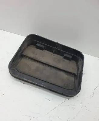 Tesla Model S Quarter panel pressure vent 2F2AB280B62AB 2F2AB280B62