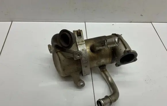 Volkswagen Jetta VI EGR valve cooler 04L131512AA