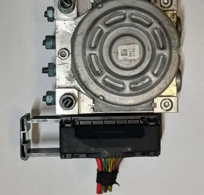BMW 1 F20 F21 ABS Pump 6875814 6875813