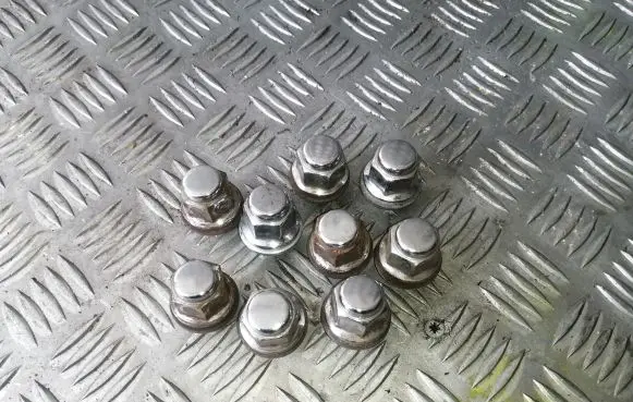 Toyota Corolla Verso AR10 Nuts/bolts 
