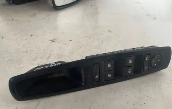 Renault Megane III Electric window control switch
