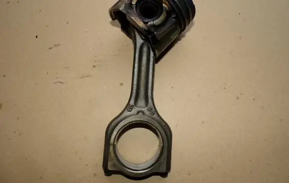 Fiat Scudo Piston with connecting rod DV6