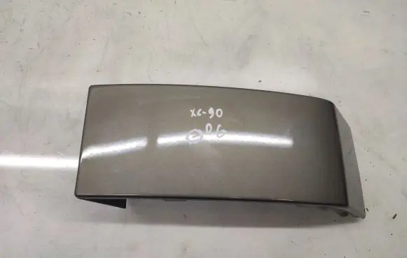 Volvo XC90 Rear/tail light trim molding 