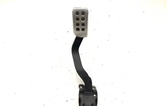Accelerator throttle pedal