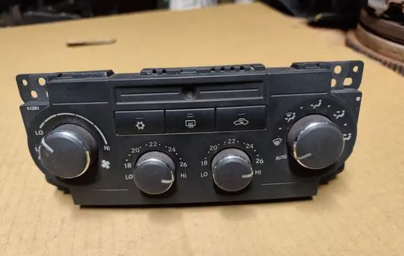 Chrysler 300 - 300C Climate control unit P55111031AG