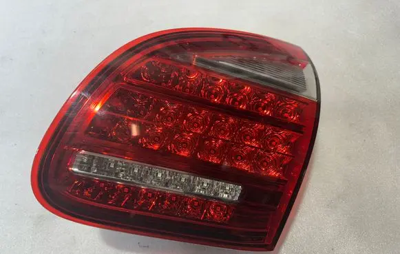 Tailgate rear/tail lights