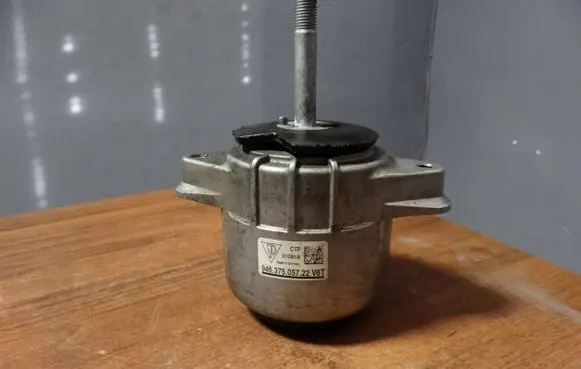 Porsche Panamera (970) Engine mount vacuum valve 94637505722V6T
