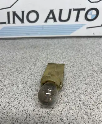 BMW 5 E34 Tail light bulb cover holder 133296