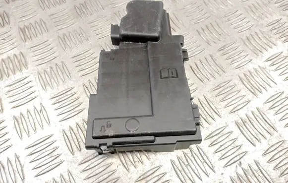 Opel Astra K Fuse box cover