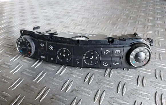 Mercedes-Benz E W211 Climate control unit 2118300385
