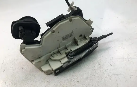 Volkswagen Golf VI Coupe door lock (next to the handle) 5K4839016H