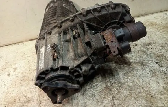 Gearbox transfer box case