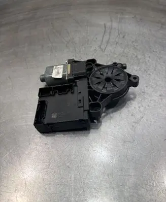 Volkswagen Jetta VI Front door window regulator motor 3C0959793C 918432110 101218