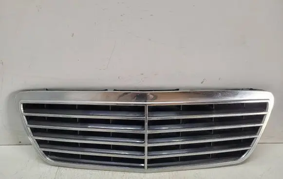 Mercedes-Benz E W210 Front bumper upper radiator grill