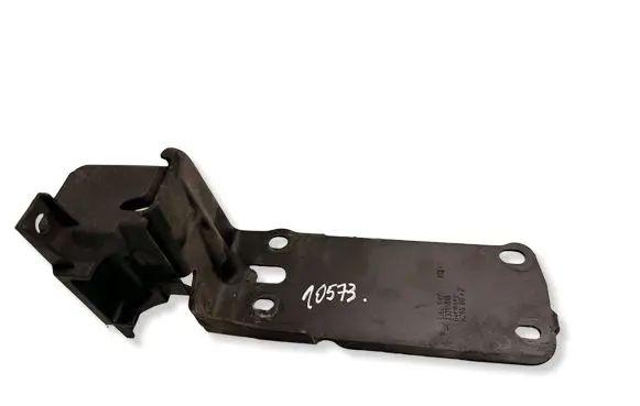 BMW 3 E90 E91 Radiator mount bracket 7117812