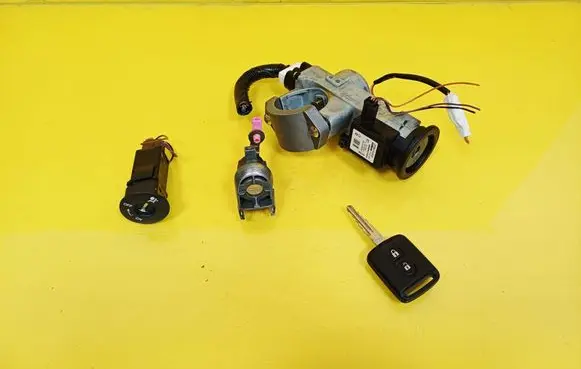 Nissan Note (E11) Ignition lock 28590AX600
